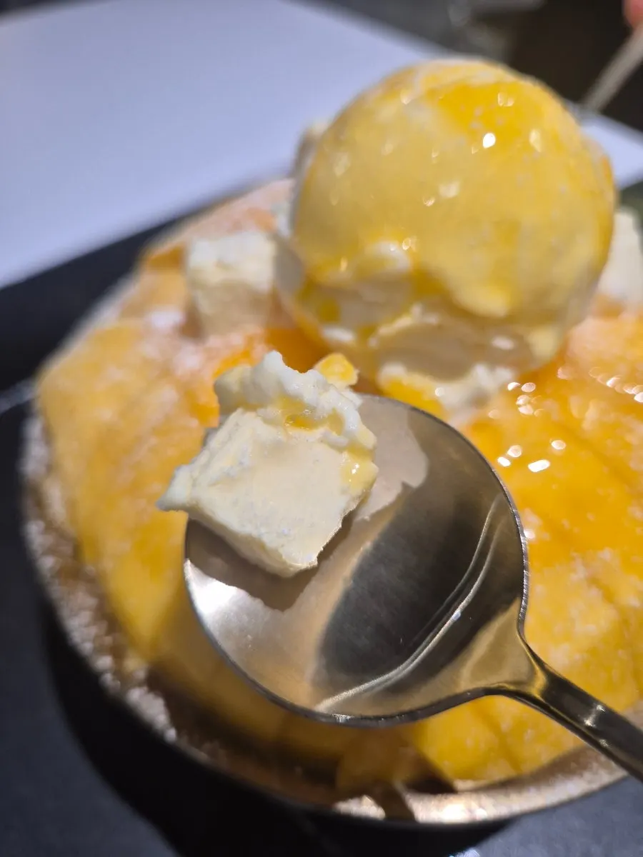 Ice cream and mango scooped together from the bingsu