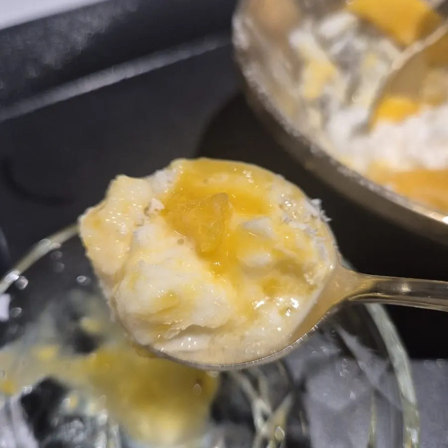 Rich mango purée served separately