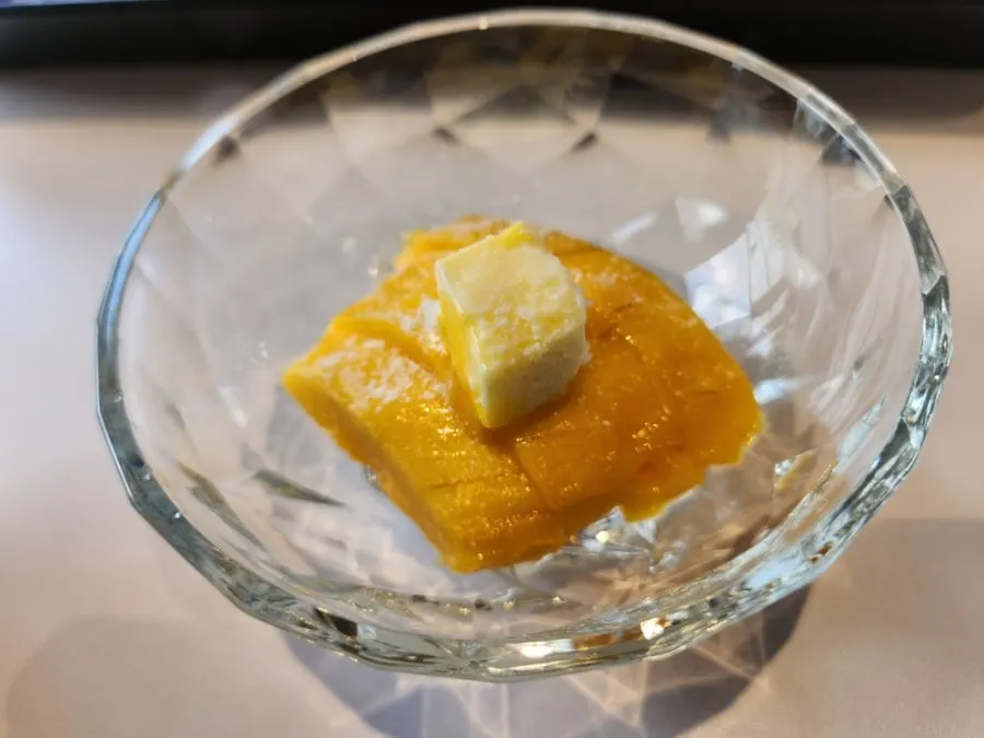 Fresh mango piled high on Fruit Forest's fresh mango snow bingsu