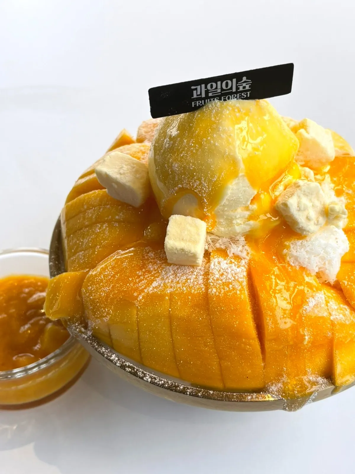 Fresh mango snow bingsu (2-3 servings) piled high with thick fresh mango