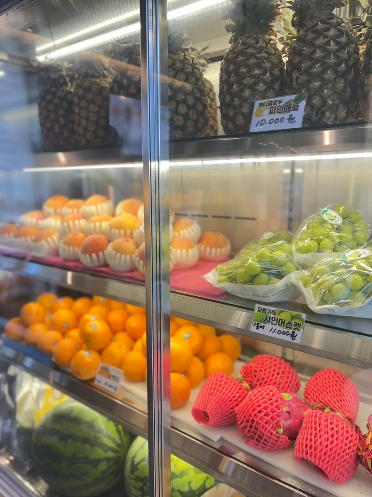 Signature photo of the peach bingsu at Fruit Forest Paju Direct Store