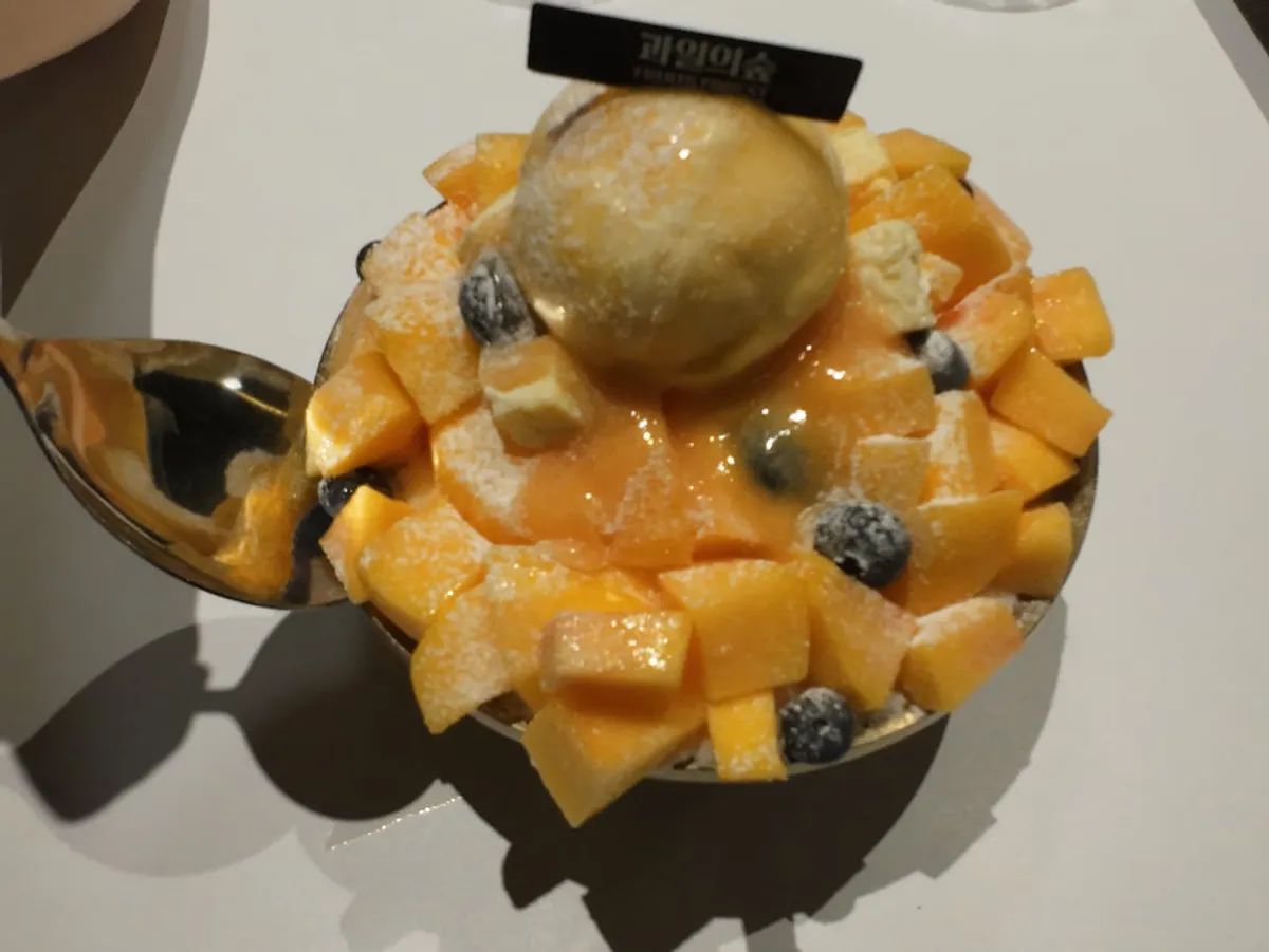 Seasonal peaches and cool bingsu