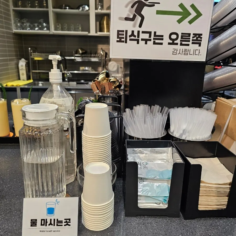 과일의숲 파주직영점 야간 테라스 분위기
