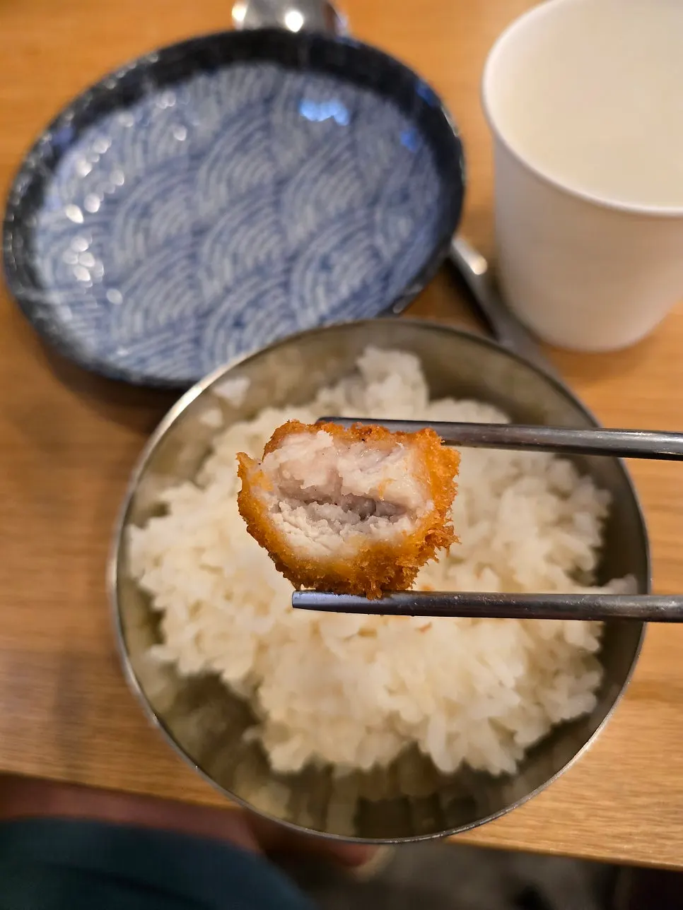 고기가 꽉 찬 돈치탕 반반 접시
