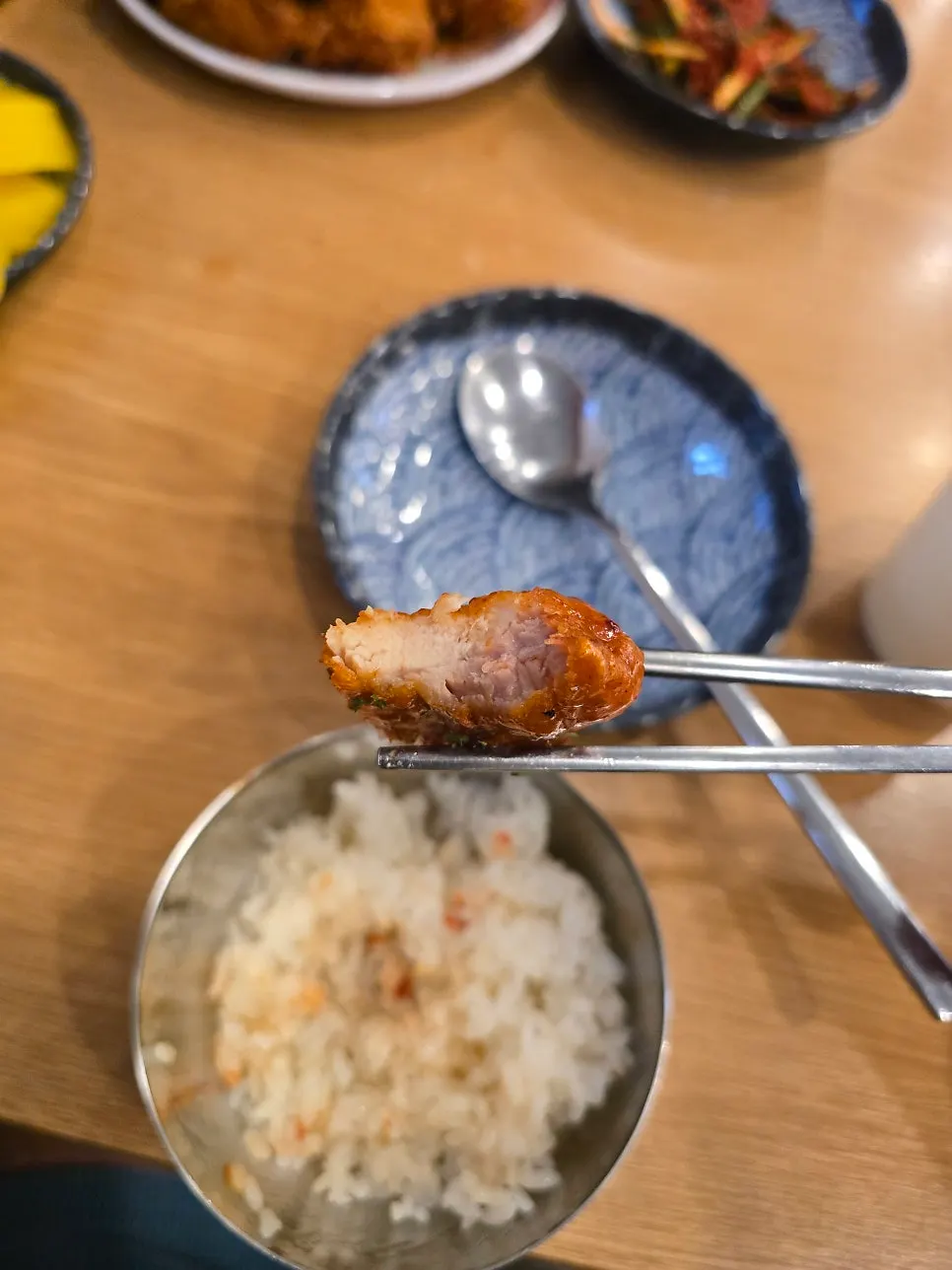 돈치탕 단면과 튀김옷