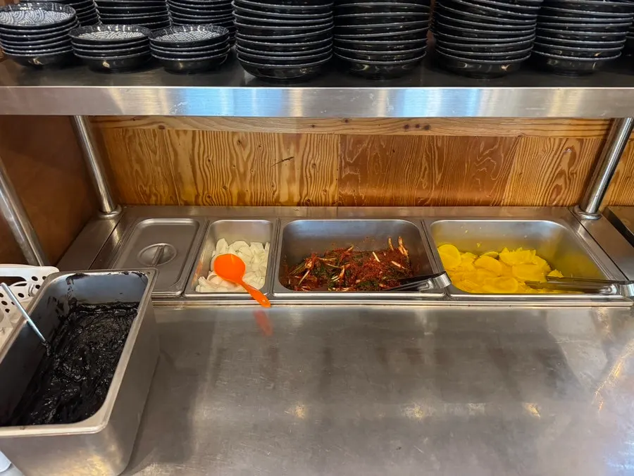 Self-serve bar for side dishes