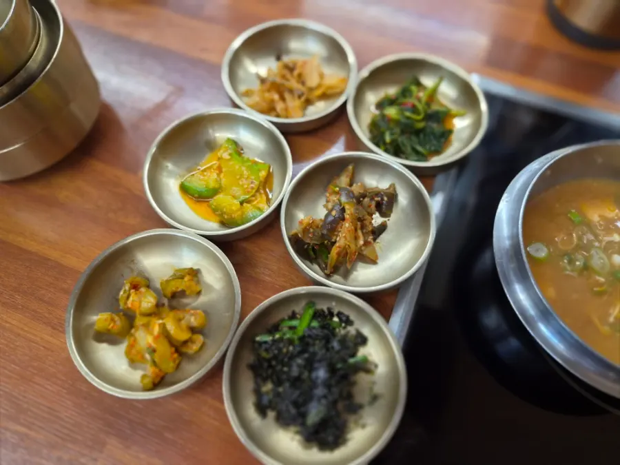 Six side dishes in the Deul set
