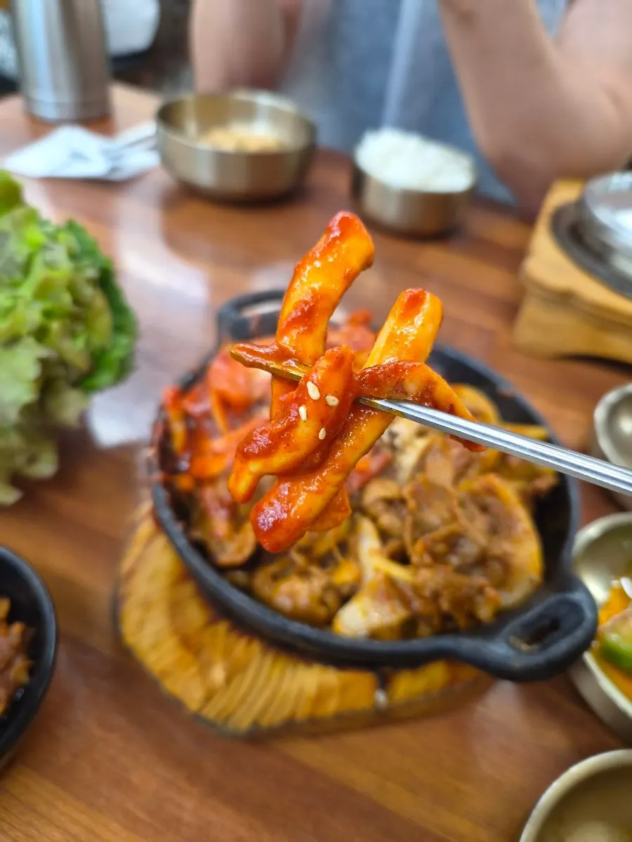 Stir-fried pork and squid set components