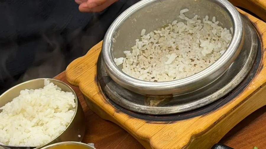 Stone-pot rice served with the deuljeongsik set