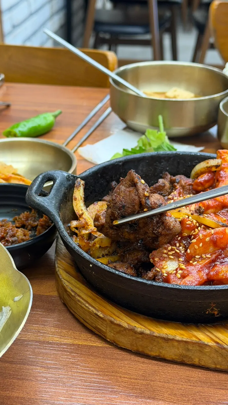 Main dishes of the deuljeongsik set: pork stir-fry and squid stir-fry