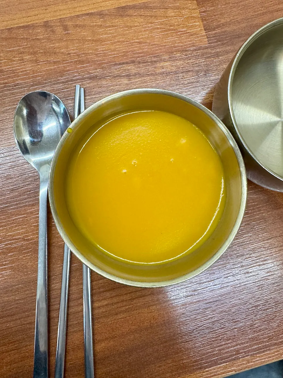 식전에 나온 따뜻한 호박죽