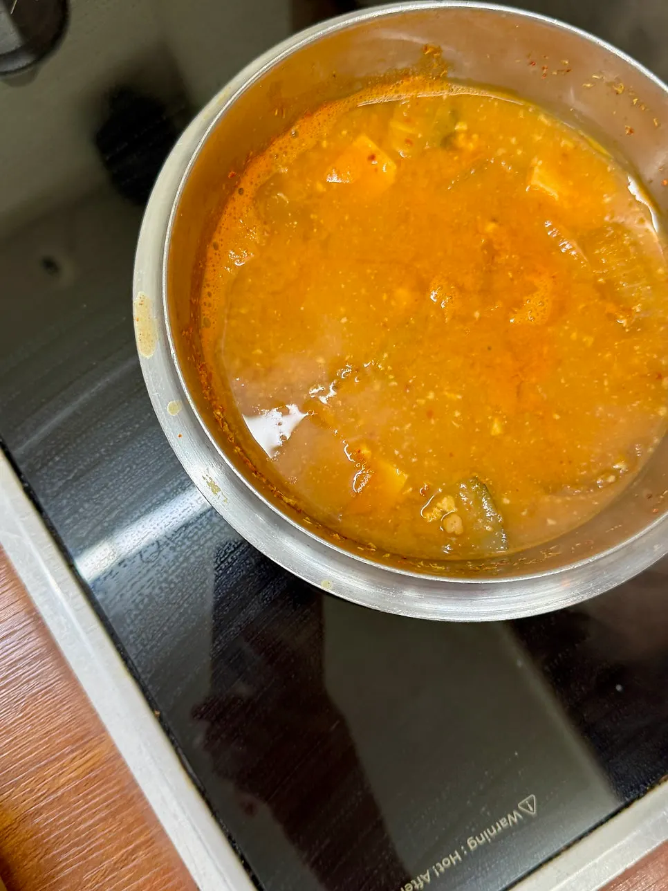 리필되는 구수한 된장찌개