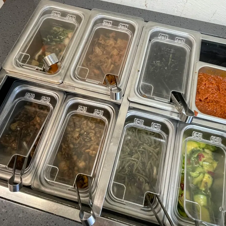 Self-serve bar for refilling side dishes