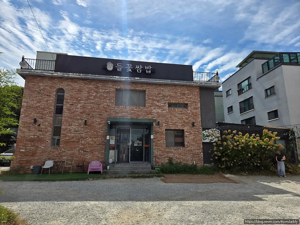 Exterior of Simhaksan Deulkkot Ssambap in Paju