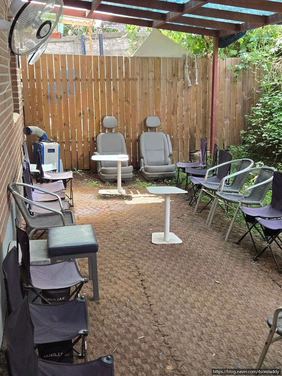 Spacious waiting room set up outside the restaurant