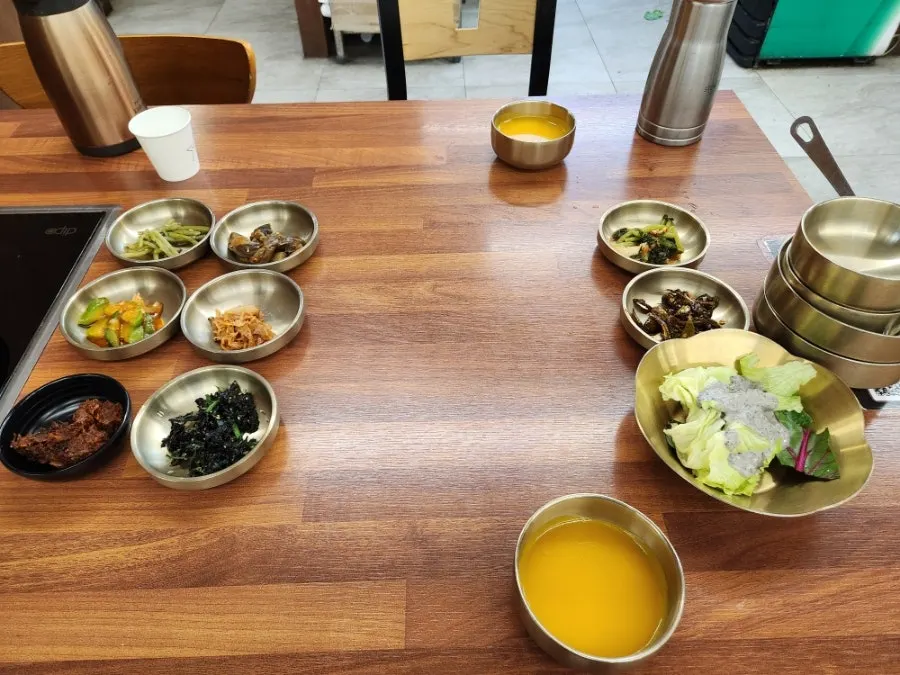 들정식 2인 상차림과 밑반찬