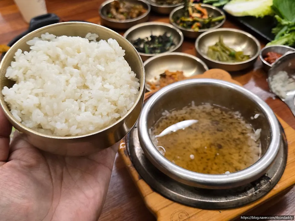A generous serving of stone-pot rice