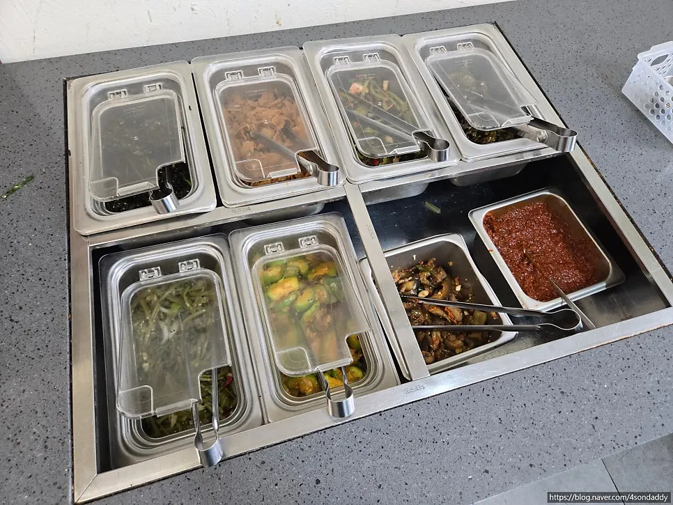 Empty dishes after finishing the deuljeongsik set