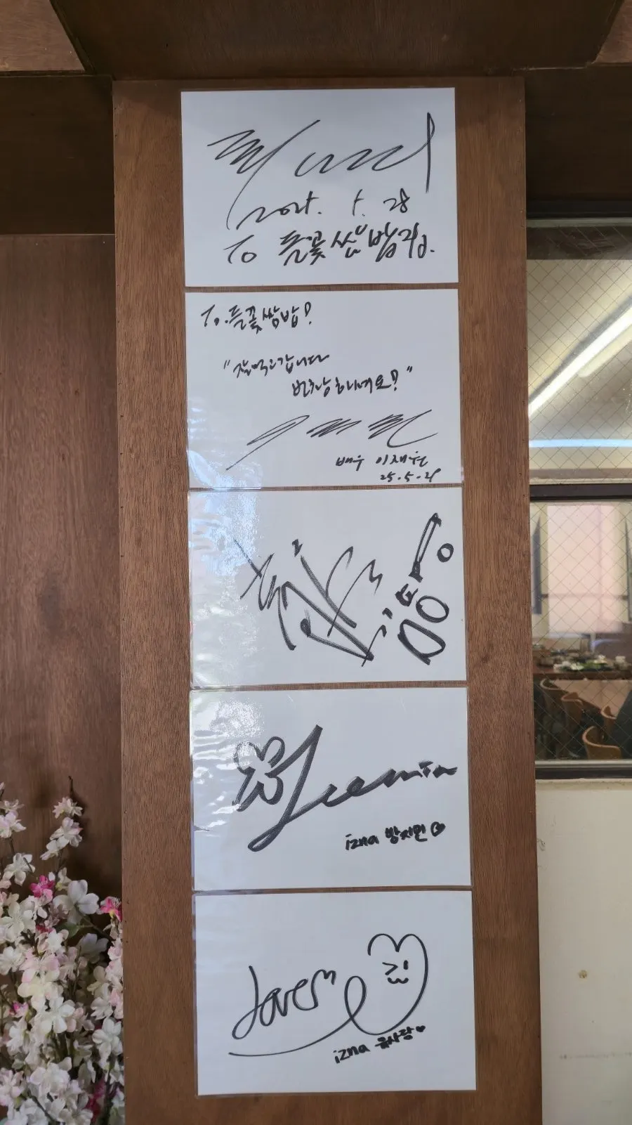 Celebrity autographs on the restaurant wall