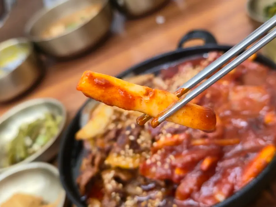 Pork stir-fry and squid stir-fry on a hot griddle