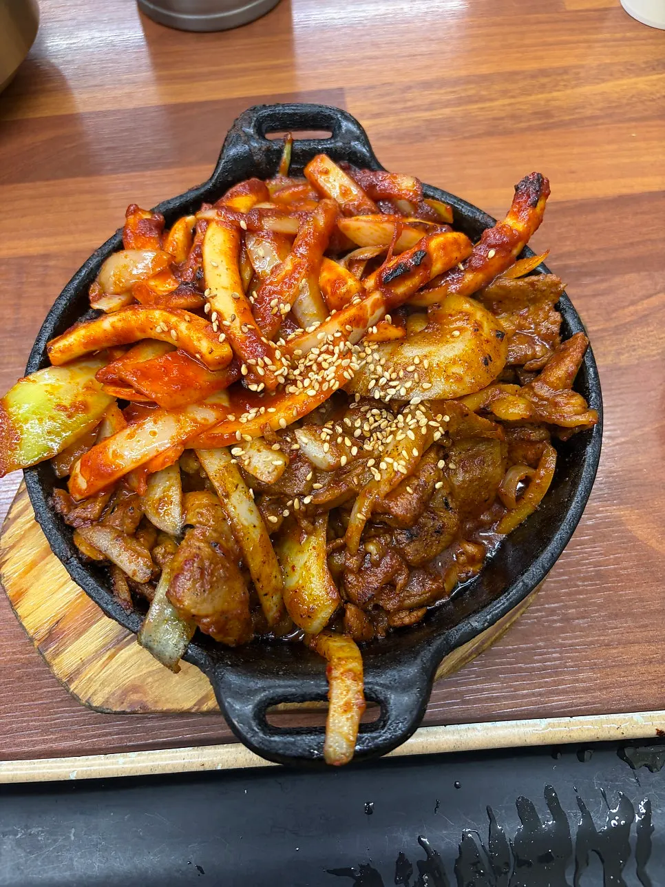 강된장과 된장찌개가 포함된 쌈밥 정식