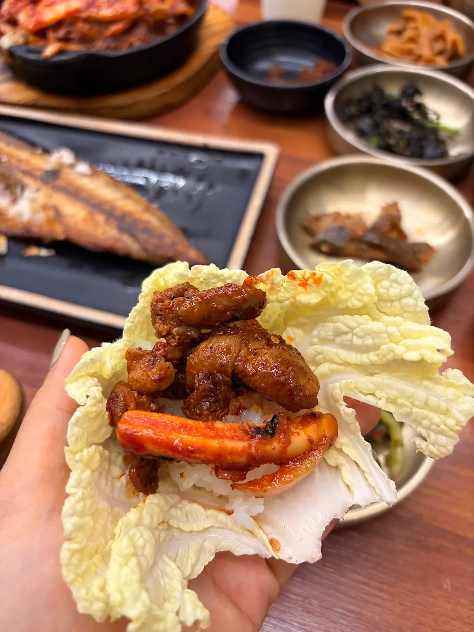 오징어볶음을 올린 쌈