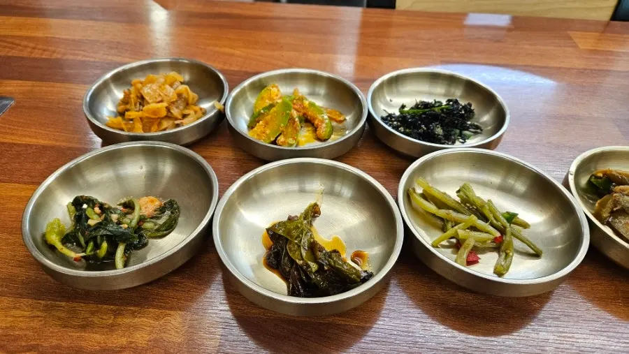 Doenjang jjigae boiling on the table at Deulkkot Ssambap