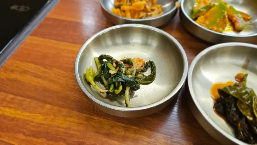 Various homestyle banchan at Deulkkot Ssambap