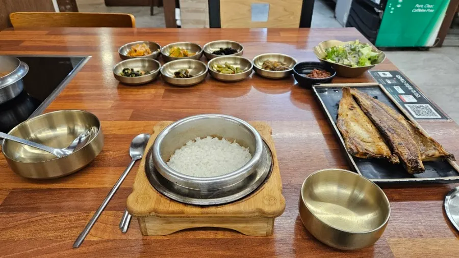 Table spread of banchan and stew for the deuljeongsik set