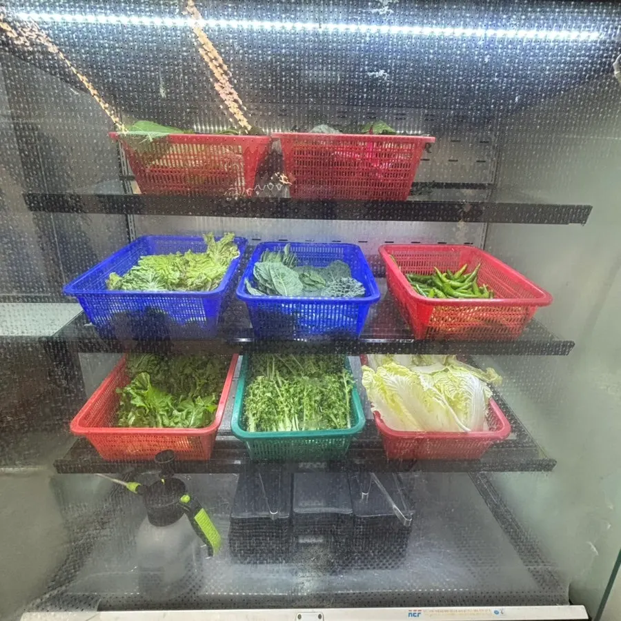 Wrap vegetables: perilla leaves, lettuce, alba cabbage, chicory