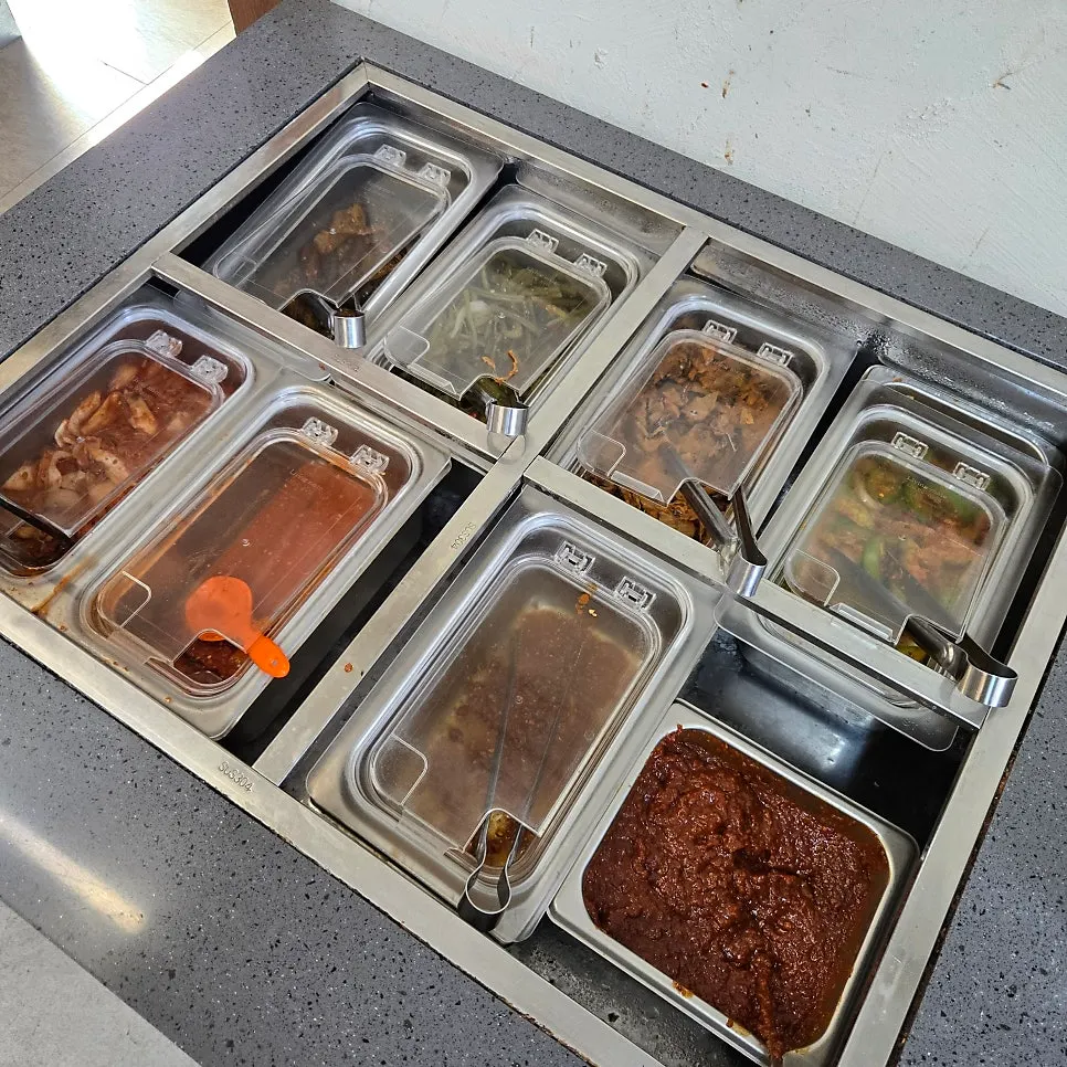 Self-serve corner with 7 kinds of wrap vegetables