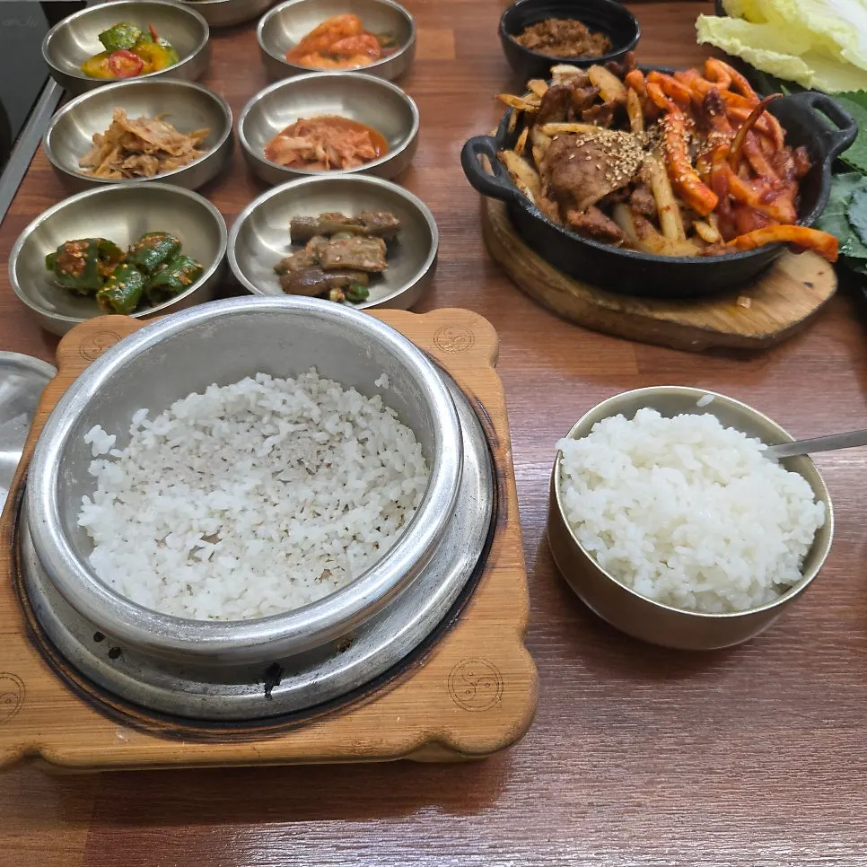 Glossy stone pot rice