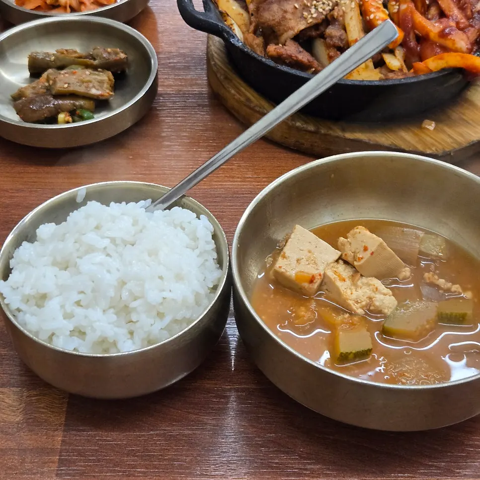 Doenjang stew with tofu and zucchini