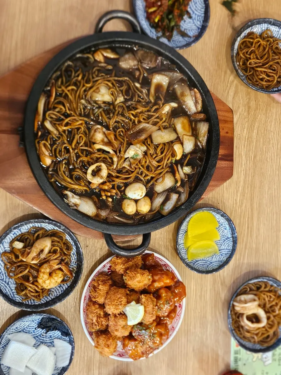 Half pork cutlet and half chicken Donchitang