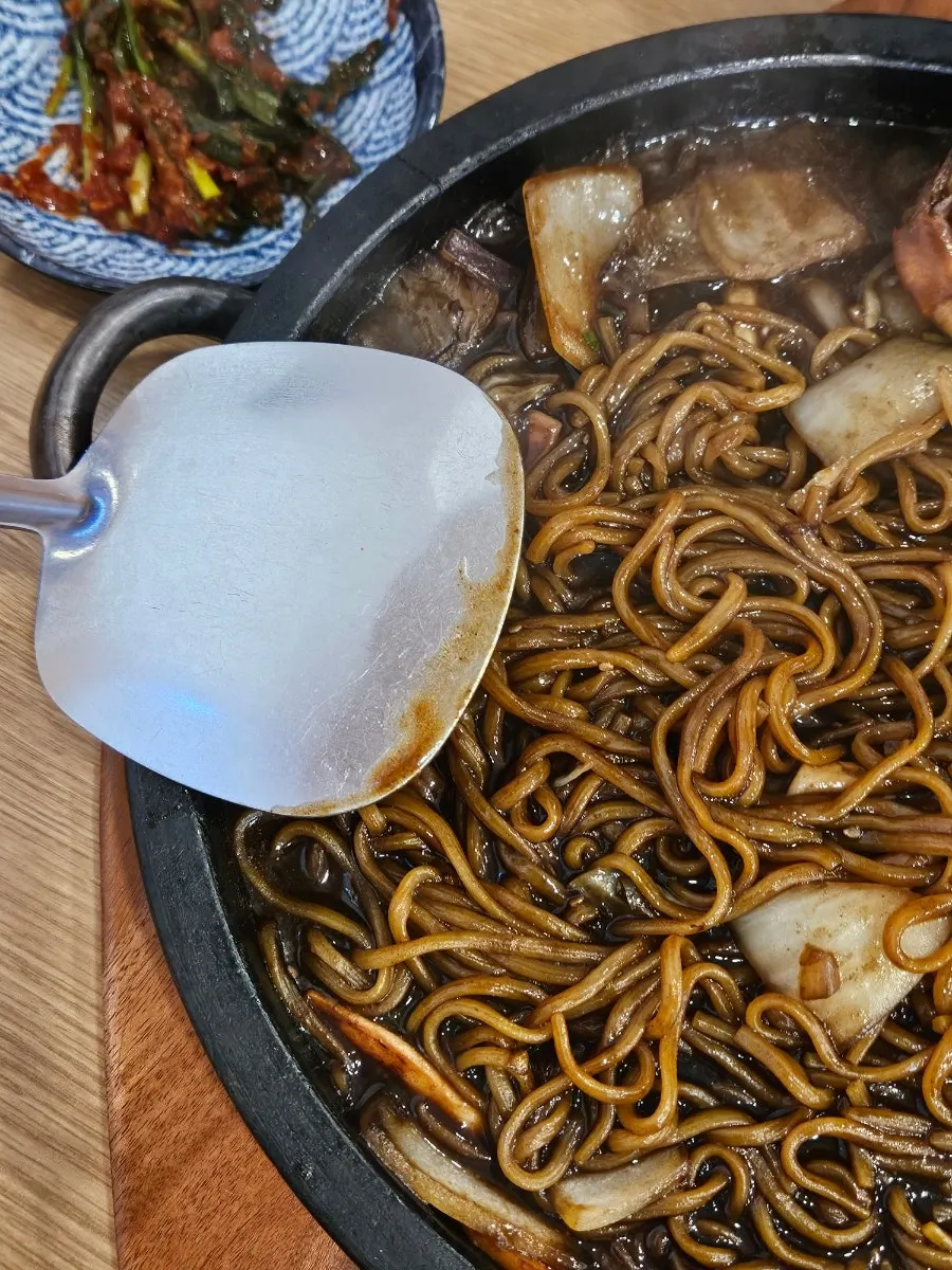Crispy Donchitang served with stone-plate jajangmyeon