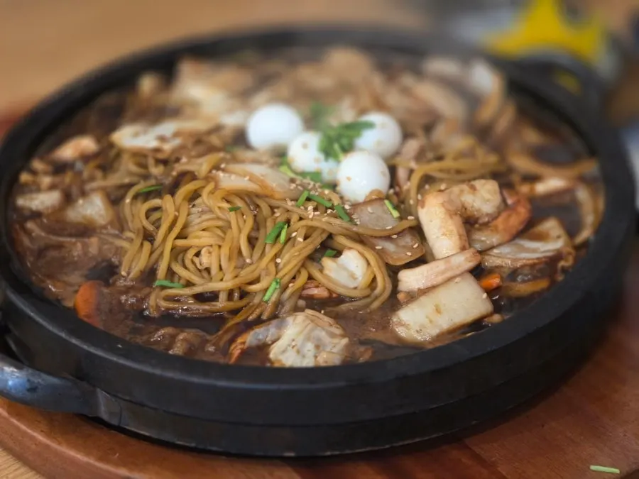 Nurungji stone-plate jajang