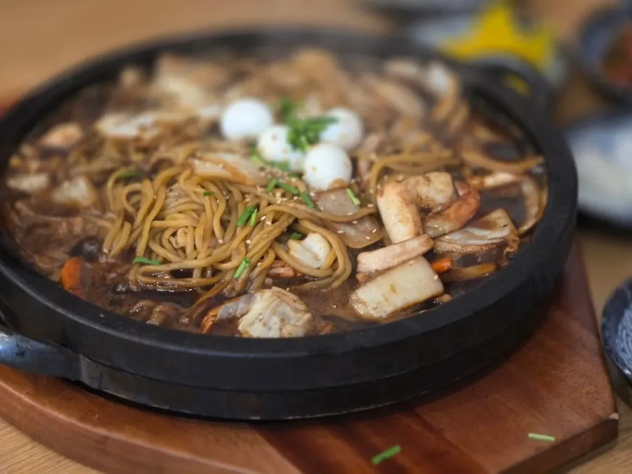 Noodles and sauce for nurungji stone-plate jajang