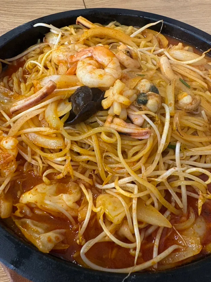 Sizzling nurungji stone-plate jjamppong