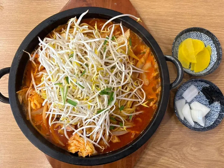 Finishing the meal at Dolpanseok Jjamppong in Paju