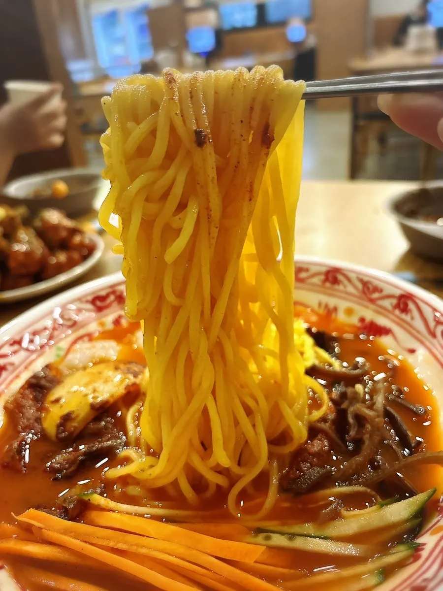 Summer-only cold jjamppong loaded with seafood