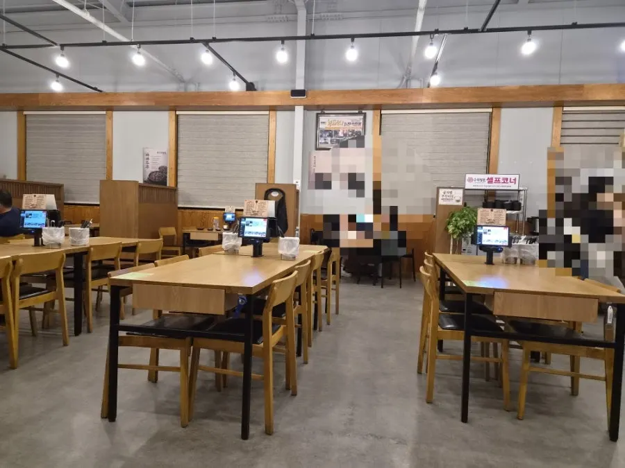 Hall table seating suitable for group gatherings