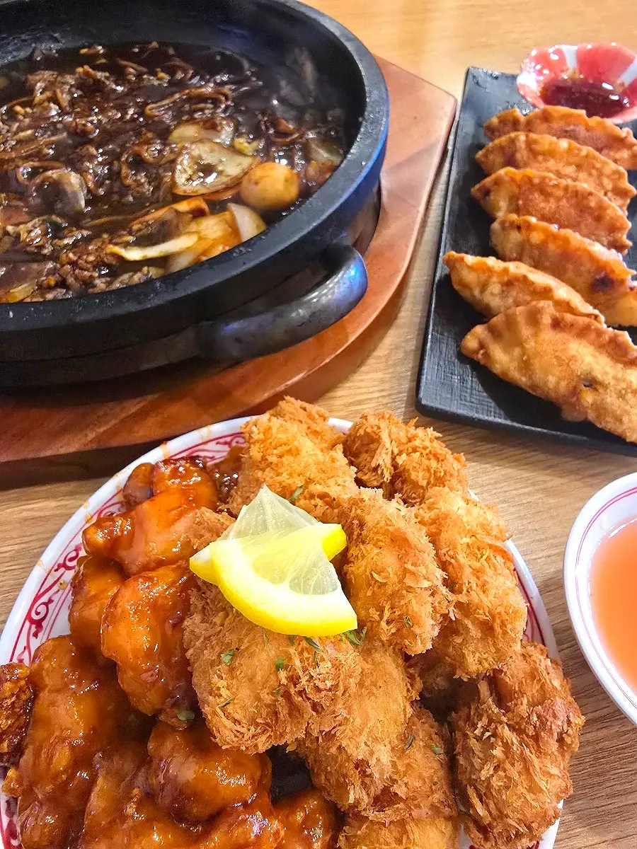 뒤이어 나온 마라만두와 돈탕·치탕 상차림