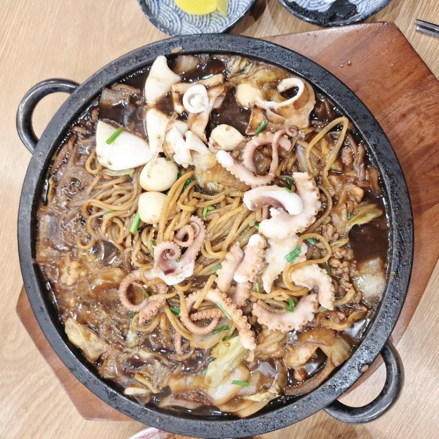Nurungji rice layered beneath the noodles
