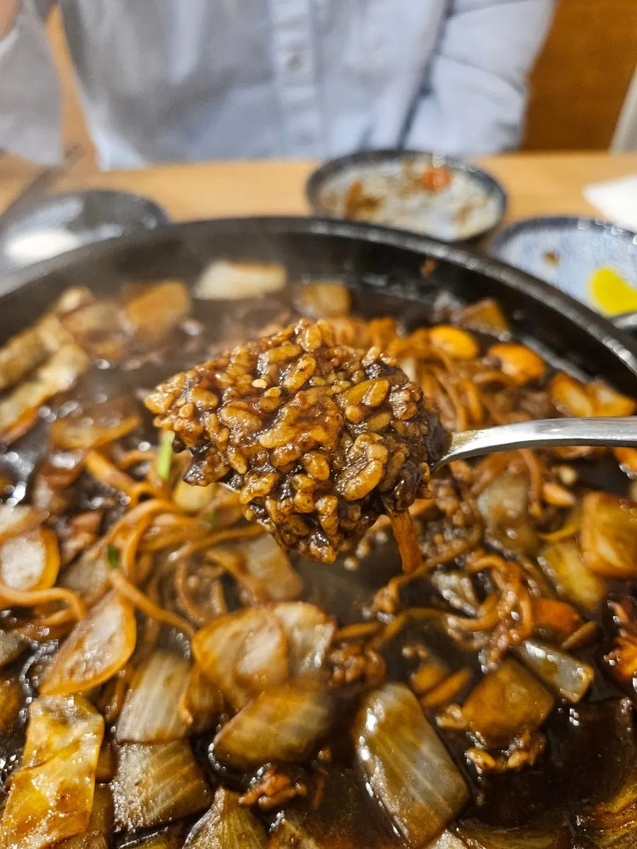 Nurungji soaked in jjajang sauce
