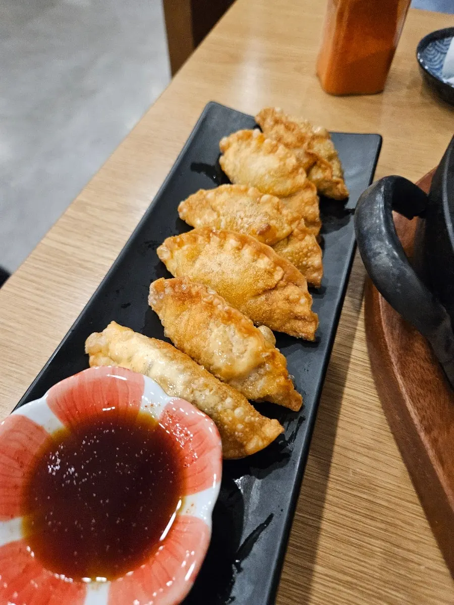 Plate of 6 mala gyoza mandu