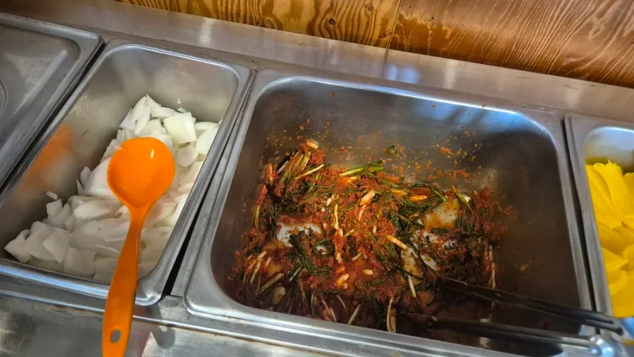 깔끔하게 정리된 셀프바 코너