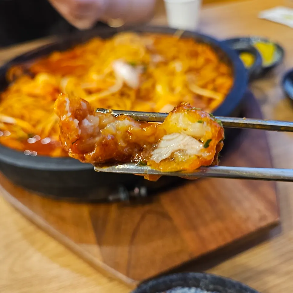 Cross-section of chicken tangsuyuk made with thigh meat