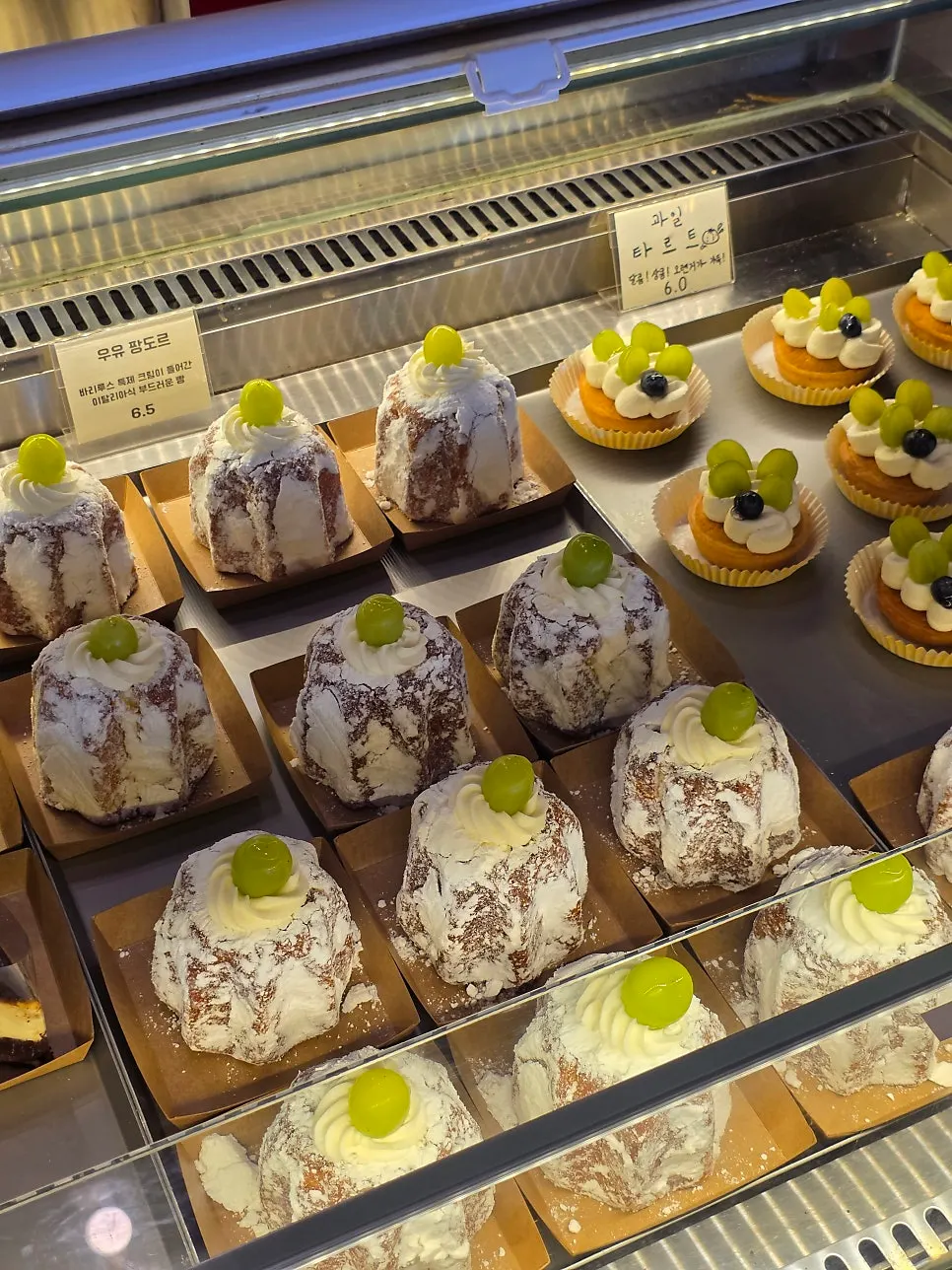 Café bakery display