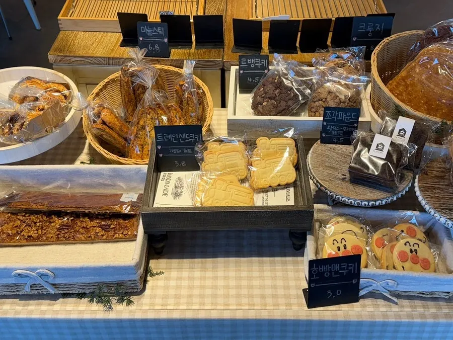 Desserts including cookies and pound cake