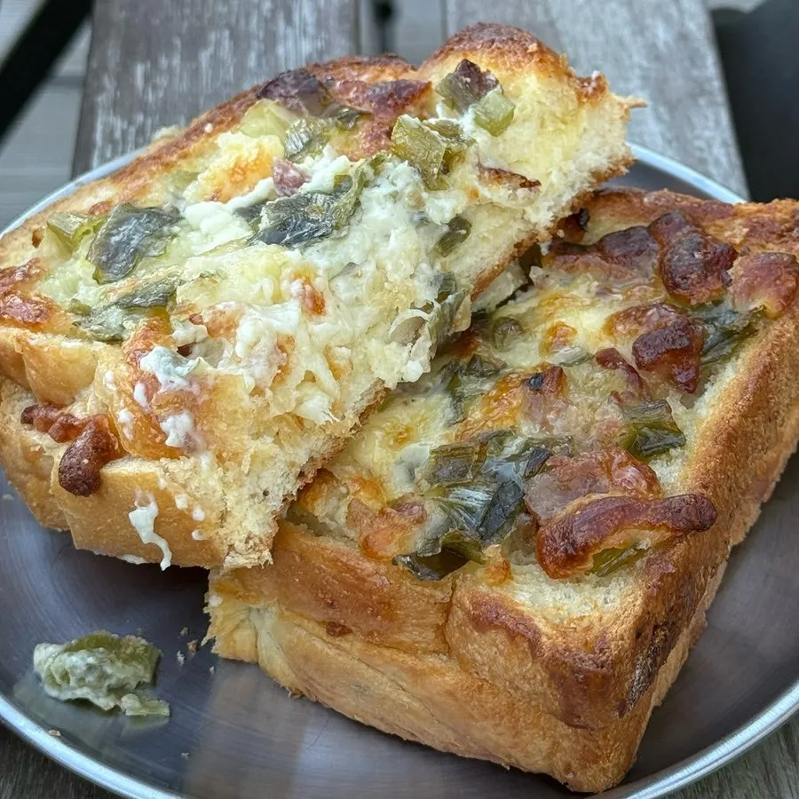 Ordered green onion cheese toast and salt bread